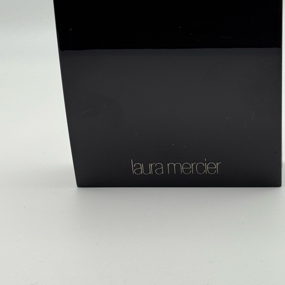 Laura Mercier Face Illuminator in Sleek Black Case